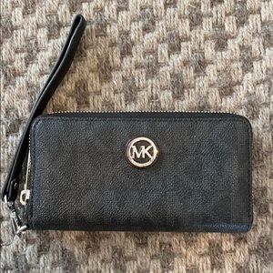Michael Kors wallet w/wrist strap